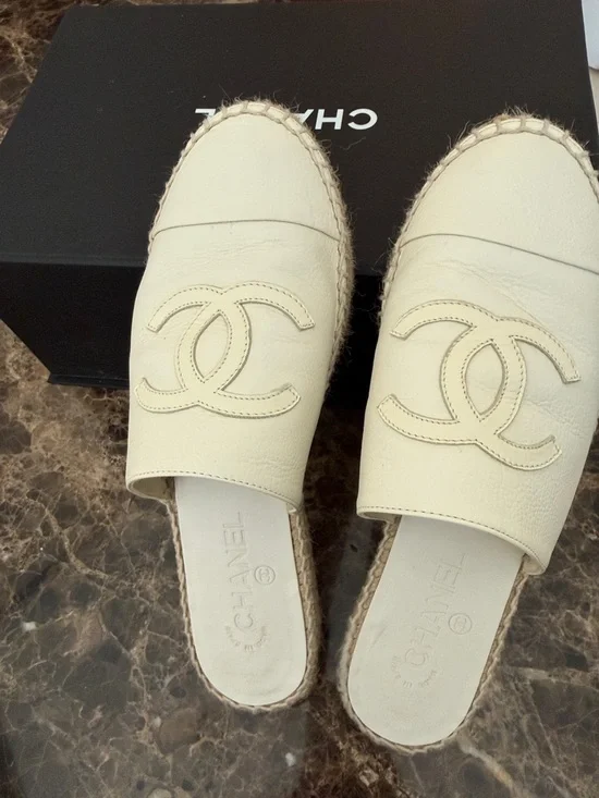 CHANEL Cream Leather Espadrille Mule Slides - Picture 5 of 7